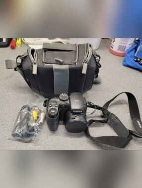 Fuji Finepix S1500 Vintage Digital Camera 10 MP Black Tested